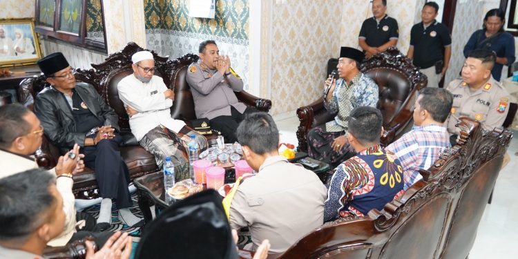 Kapolres Pelabuhan Tanjung Perak Jalin Silaturahmi Bersama Ormas madura Bersatu Dukung Pemilu Damai 2024