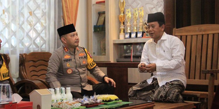 Kapolres Kediri Kota Silaturahmi Ke Sejumlah Ponpes di Kota Kediri