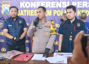 Polres Kediri menggelar rilis pengungkapan kasus temuan mayat perempuan dibawah umur di area persawahan menuju wisata Gua Jegles, Desa Keling, Kecamatan Kepung, Kabupaten Kediri,