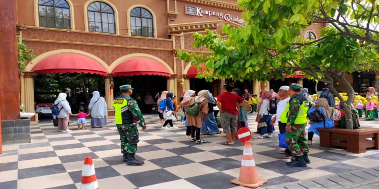 Jelang Tahun Baru, Anggota Koramil Jajaran Kodim 0808/Blitar Tingkatkan Pengamanan Di Wilayah Masing Masing