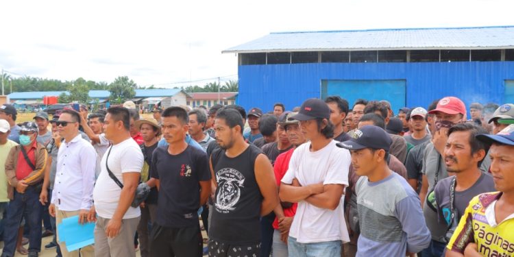 Jaga Keamanan Polres Sintang Kerahkan Personil Untuk Pengamanan Aksi Unjuk Rasa di PT WPP Merah Air Estate Julong Group