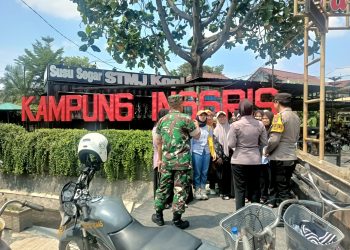 Cegah Gangguan Kamtibmas, Polisi Kediri Gencar Binluh Hingga Pasang Spanduk di Kampung Inggris