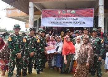 Taruna Akmil Sentuh Hati Rakyat dalam Giat Bakti Sosial Korban Banjir Desa Buluh China