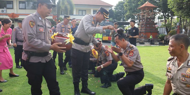Kapolres Tabanan Pimpin Upacara Kenaikan Pangkat 56 Personil Periode 1 Januari 2024