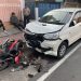 Unit Laka Polres Blitar Kota Datangi TKP Pemuda Tabrak Mobil Parkir Pinggir Jalan
