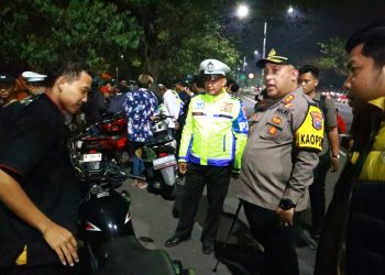 Malam Pergantian Tahun Polres Pelabuhan Tanjungperak Tindak Puluhan Knalpot Brong di Suramadu