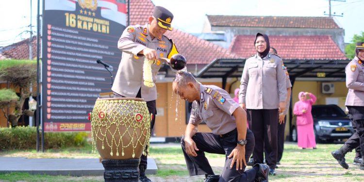 Upacara Kenaikan Pangkat Personel Polres Blitar Kota Periode 01 Januari 2024