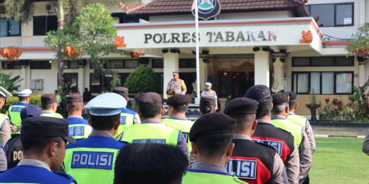 Karendalops Pimpin Apel Konsulidasi Ops Lilin Agung 2023 di halaman Mapolres Tabanan