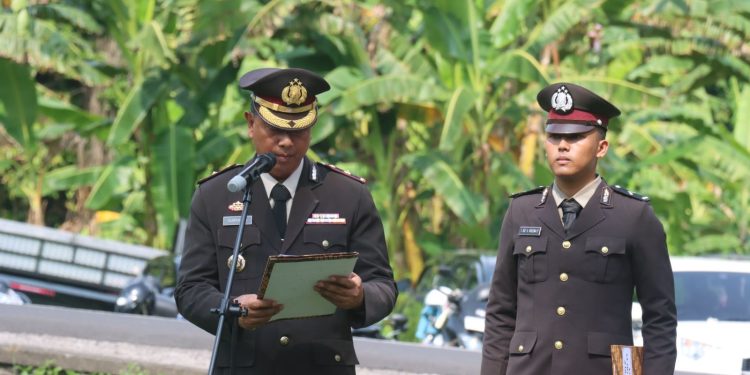 Waka Polres Tabanan Pimpin Upacara Perabuan Jenazah (almarhum) Aiptu I Nyoman Nerken