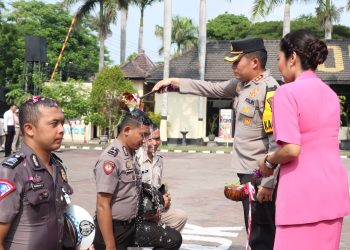 Kapolres Nganjuk Pimpin Upacara Korp Raport Kenaikan Pangkat 93 Anggotanya