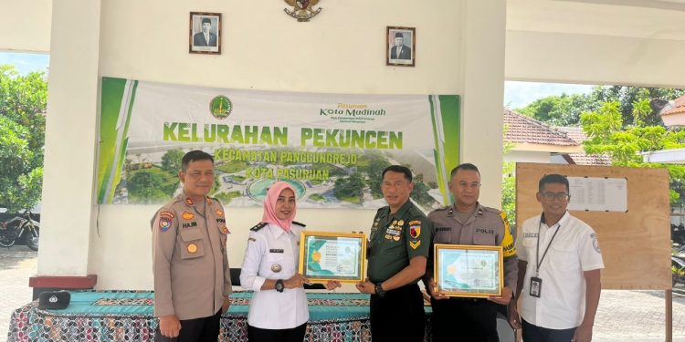 Tulus Melayani, Polisi RW Polres Pasuruan Kota dan Babinsa Terima Penghargaan dari Lurah Pekuncen