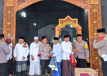 Jumat Keliling, Polres Pacitan Beri Pesan Kamtibmas Jemaah di Masjid