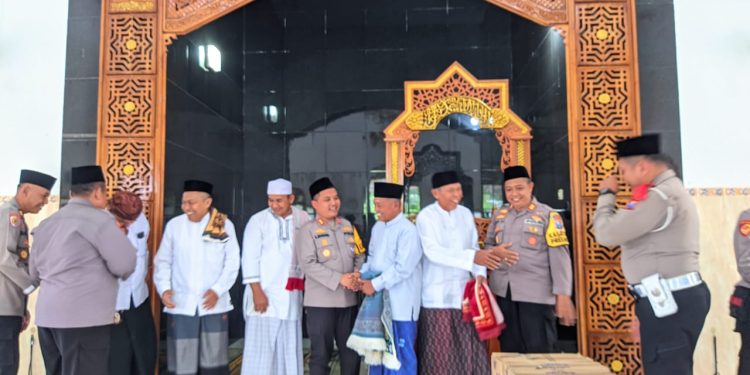Jumat Keliling, Polres Pacitan Beri Pesan Kamtibmas Jemaah di Masjid