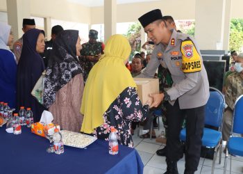 Gelar Jum’at Curhat Polres Pasuruan Salurkan Bantuan Sosial untuk Warga Lemahbang