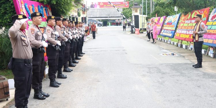 Gelar Tradisi Wellcome dan Farewell Parade, Ini Pesan Dari Kapolres Tulang Bawang Lama dan Baru