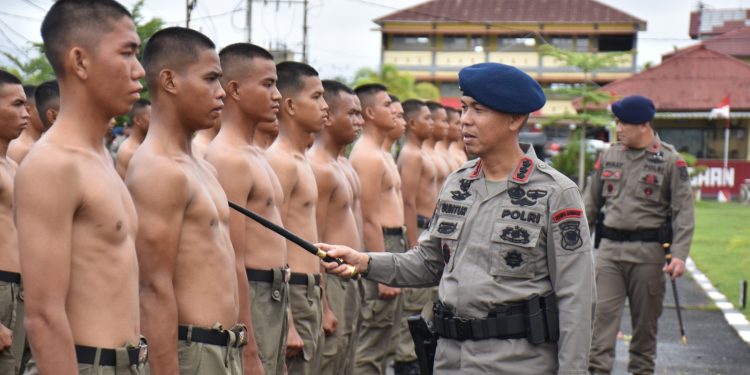 Upacara Penerimaan Bintara dan Tamtama Remaja Satbrimob Polda Kalbar