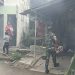 Cegah Penyakit Demam Berdarah, Babinsa Koramil Garum Laksanakan Penyemprotan Fogging Di Wilayah Binaannya