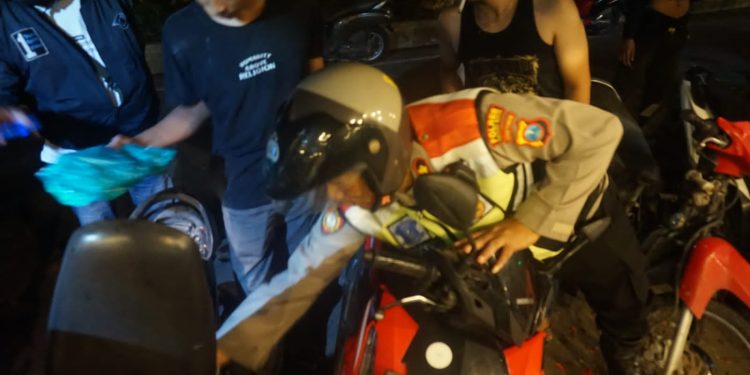 Intensifkan Patroli Rutin Minggu Dini Hari, Tim Patroli Polsek Mojoroto Jumpai Kelompok Pemabuk, Kapolsek : Penjualnya kita Gerebek