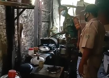 Bantu Warga Kurang Mampu, Anggota Koramil Ponggok Laksanakan Kegiatan Babinsa Masuk Dapur