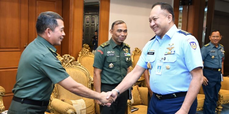 Tingkatkan Fungsi Penerangan TNI, Kapuspen TNI Kunjungi Kasau Awali Program Kerja 100 Hari Pertama