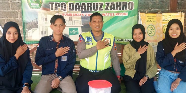RANGKUL ULAMA KANIT KAMSEL SAT LANTAS POLRES KEDIRI SAMPAIKAN HIMBAUAN LARANGAN PENGGUNAAN KENALPOT BRONG.