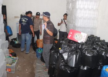 Sat Reskrim Polres Blitar Kota Gerebek Rumah dijadikan Gudang Miras Ilegal, 3 Orang Jadi Tersangka