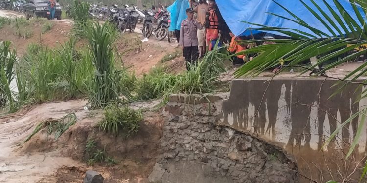 Polsek Tulang Bawang Tengah dan Tim Gabungan Lakukan Pencarian Korban Diduga Tenggelam di Sungai.