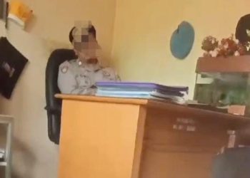 Kasus yang menimpa Farida, istri dari Anggota TNI, dari Kesatuan Divisi Peralatan (DenPal) Divif II Kostrad, Malang, sangat rumit.