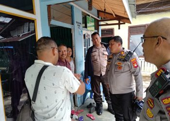 Personil Polresta Pontianak Lakukan Pengecekan Lokasi TPS Untuk Pemilu 2024 Di Wilayah Kampung Beting