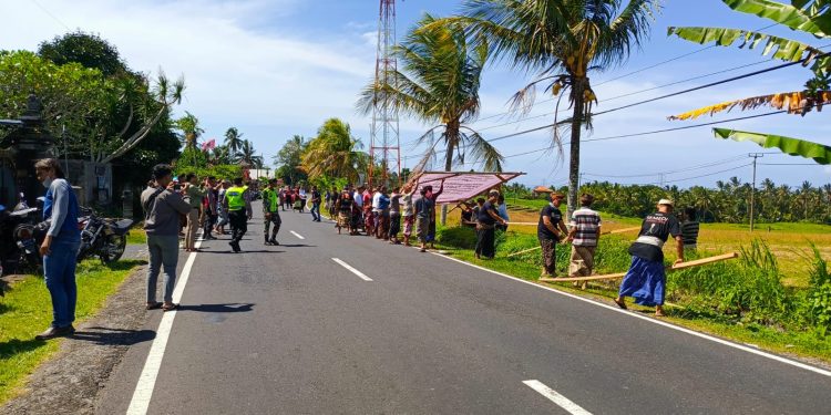 Polres Tabanan Pengamanan Aksi Damai Warga Masyarakat yang terdampak Proyek Nasional Jalan Tol di Desa Antosari