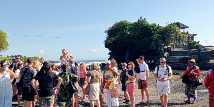 Dua Minggu pertama 2024 Kunjungan Wisatawan Ke Tanah Lot Mencapai 68.741