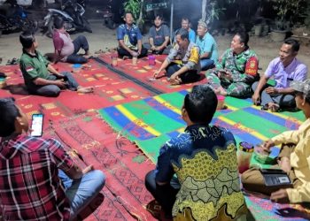 Melalui Komsos Babinsa Koramil 426-04 BA Dan Bhabinkamtibmas Ajak Warga Jaga Kebersihan Di Musim Penghujan