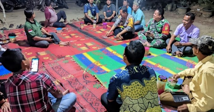 Melalui Komsos Babinsa Koramil 426-04 BA Dan Bhabinkamtibmas Ajak Warga Jaga Kebersihan Di Musim Penghujan