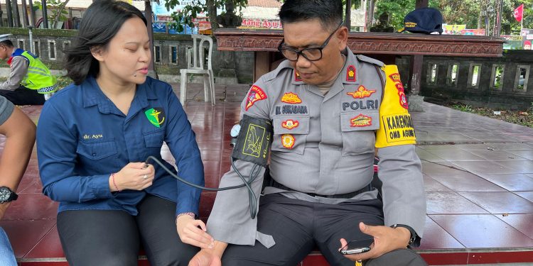 PELAYANAN KESEHATAN kepada Personil Operasi OMB ,oleh Sub Satgar Dokkes OMB Agung 2023-2024