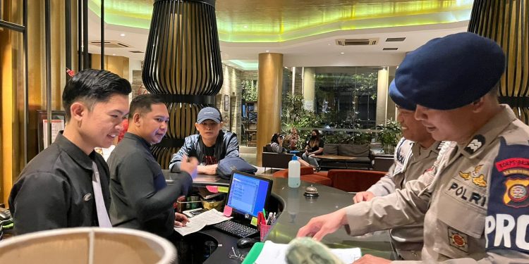 Laksnakan Patroli Rutin Provos Satbrimob Polda Kalbar Upaya Mencegah Pelanggaran Personel Polri