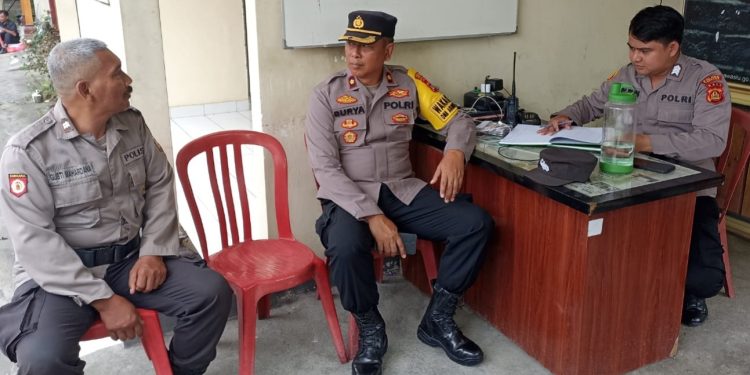 Waka Ops Res Monitoring & Control Personil Operasi dalam Penjagaan Objek Penting Pemilu di Bawaslu Tabanan