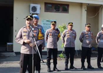 Kapolres Kediri Kota Pimpin Apel Pagi di Polsek Kota