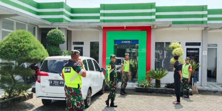 Pastikan Kondusif, Anggota Koramil Jajaran Kodim 0808/Blitar Tingkatkan Pengamanan Di Wilayah Masing-Masing