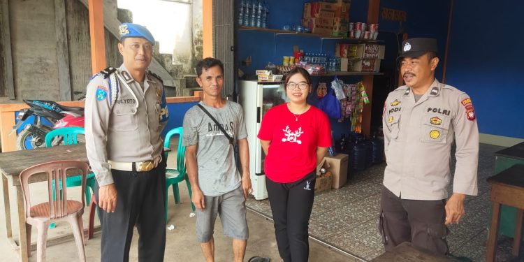Polsek Menyuke Laksanakan Patroli Siang Hari Dan Memberikan Imbauan Kamtibmas