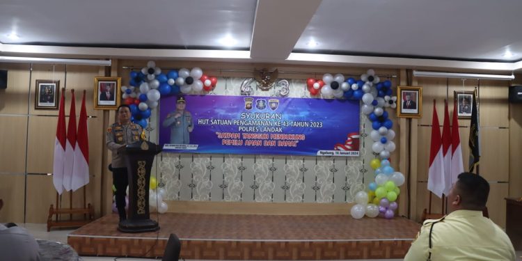 Kapolres Landak Memimpin Syukuran Hut Satuan Pengamanan Yang Ke 43 Di Aula BKPM Polres Landak