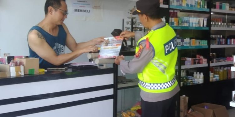 Kasubsatgas Binmas OMB Pimpin Kegiatan Sebar Brosur & Binluh himbau Pesan-Pesan Kamtibmas untuk Masyarakat Tabanan