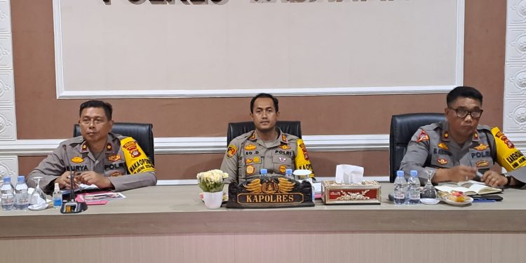 Polres Tabanan ikuti Vicon Rangkaian Pelaksanaan Ops Mantap Brata Agung-2024 Tahap Pemungutan Suara dari  Kapolda Bali