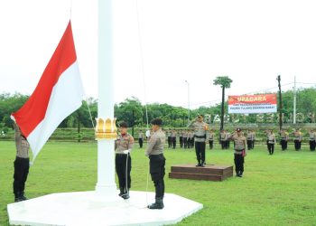 Polres Tulang Bawang Barat Upacara Hari Kesadaran Nasional, 4 Personel Polres Tulang Bawang Barat Terima Penghargaan.