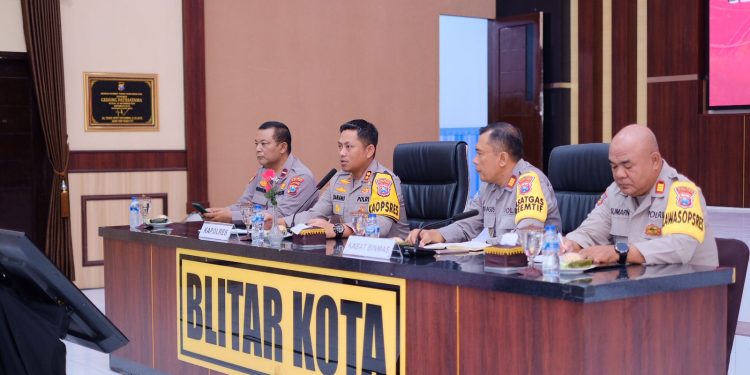 Beri Pengarahan Personel, Kapolres Blitar Kota Ingatkan Tugas dan Kewajiban Bhabinkamtibmas
