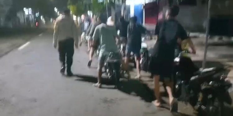 Gelar Patroli Skala Besar, Polres Nganjuk Menjaga Kamtibmas Tetap Aman Kondusif pada tahapan Pemilu 2024.