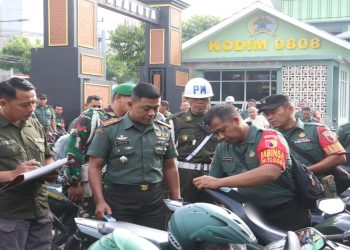 Cegah Terjadinya Pelanggaran, Kodim 0808/Blitar Bersama Subdenpom V/1-3 Blitar Gelar Pemeriksaan Kelengkapan Kendaraan Bermotor