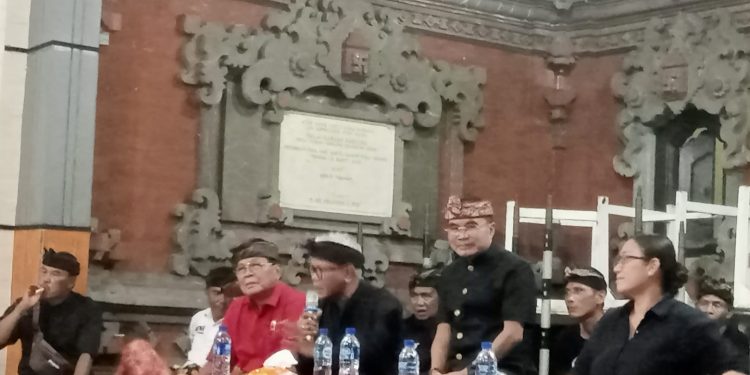 I Ketut Suryadi dan I Nyoman Sukanada Caleg PDIP Didukung 100 persen Di Banjar Bandung Dan Siap Menangkan Ganjar Mahfud