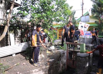Jum at Curhat Polres Blitar Kota Gandeng Perguruan Silat Se-Blitar Raya Bersihkan Aliran Sungai