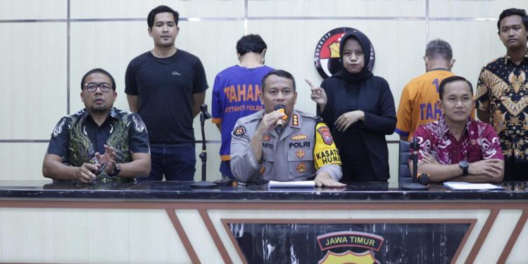 Polda Jatim Berhasil Amankan 4 Tersangka Calo Rekrutmen ASN yang Tipu Korban Hingga 7.4 Miliar