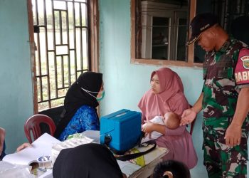Cegah Stunting Babinsa Koramil 426-04 Banjar Agung Aktif ke Posyandu